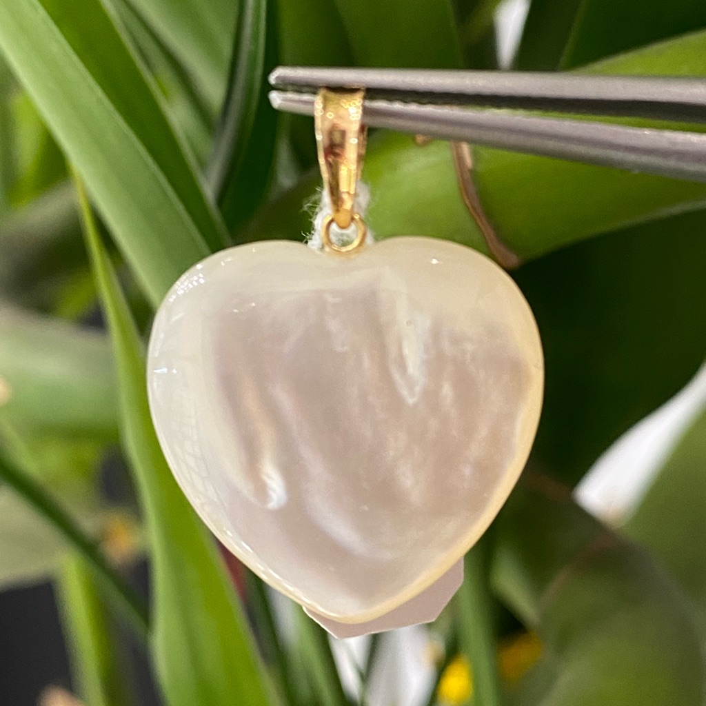 14k Yellow Gold Mother Of Pearl Heart Pendant